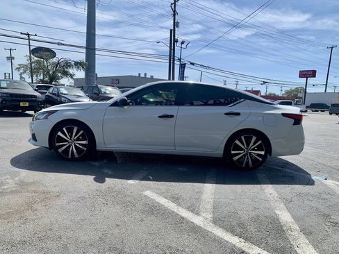 Used 2019 Nissan Altima 2.5 SR image 3
