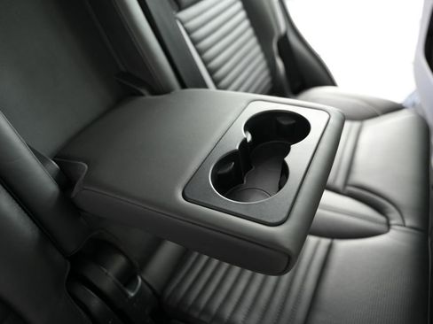 Used 2017 Land Rover Discovery HSE image 45