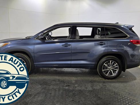 Used 2017 Toyota Highlander XLE image 7