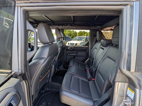 Used 2024 Ford Bronco Badlands image 14