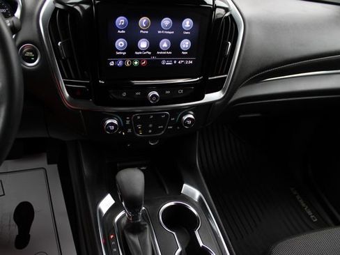 Used 2023 Chevrolet Traverse LT image 18