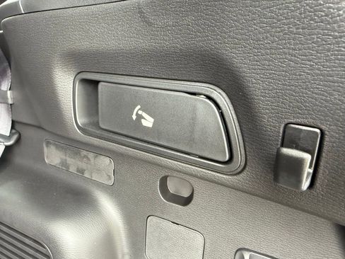 New 2025 Mitsubishi Outlander SEL image 32