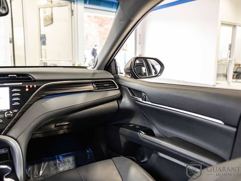 Used 2020 Toyota Camry XLE image 41