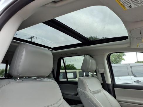 Certified 2025 Ford Expedition Active AWD/4WD image 5
