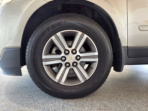 Used 2017 Chevrolet Traverse LT image 25
