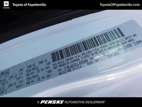 Used 2018 Jeep Wrangler Unlimited Sahara image 8