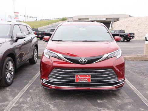 New 2026 Toyota Sienna Limited AWD/4WD image 3