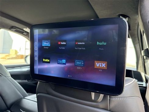 Used 2025 Cadillac Escalade ESV V image 18