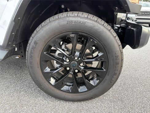 Used 2025 Jeep Wrangler Unlimited Sahara AWD/4WD image 11