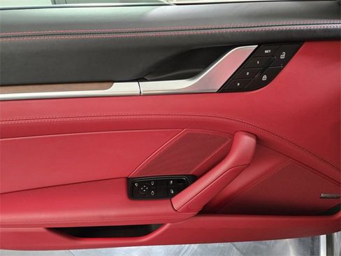 Used 2025 Porsche 911 Carrera image 25