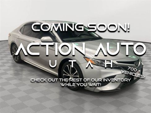Used 2020 Toyota Camry SE w/ Carpet Mat Package FWD image 1