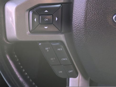 Used 2021 Ford Expedition XLT image 15