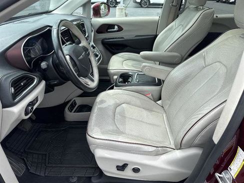 Used 2020 Chrysler Pacifica Limited image 10