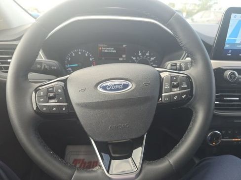 Used 2022 Ford Escape SE w/ SE Sport Appearance Package image 16