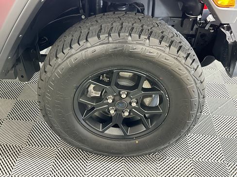 Used 2025 Jeep Wrangler Willys image 11