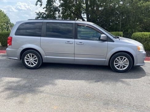 Used 2013 Dodge Grand Caravan SXT w/ UConnect Hands-Free Group FWD image 2