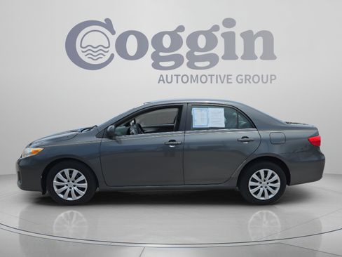 Used 2013 Toyota Corolla LE FWD image 2