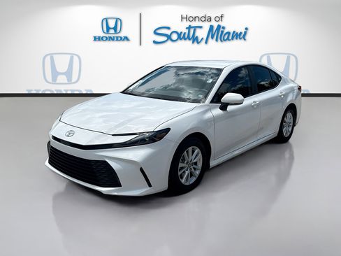 Used 2025 Toyota Camry LE FWD image 3