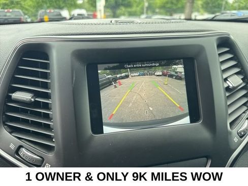 Used 2020 Jeep Cherokee Latitude Plus AWD/4WD image 10