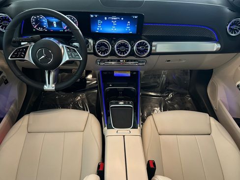New 2025 Mercedes-Benz GLB 250 4MATIC image 12