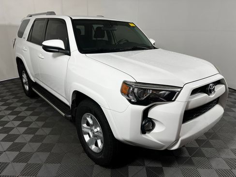 Used 2017 Toyota 4Runner SR5 RWD image 3