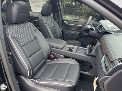 New 2026 GMC Acadia Denali w/ Super Cruise Package image 29