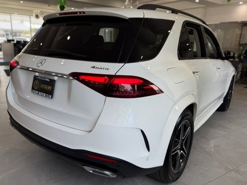 Used 2024 Mercedes-Benz GLE 350 4MATIC w/ AMG Line Exterior image 8