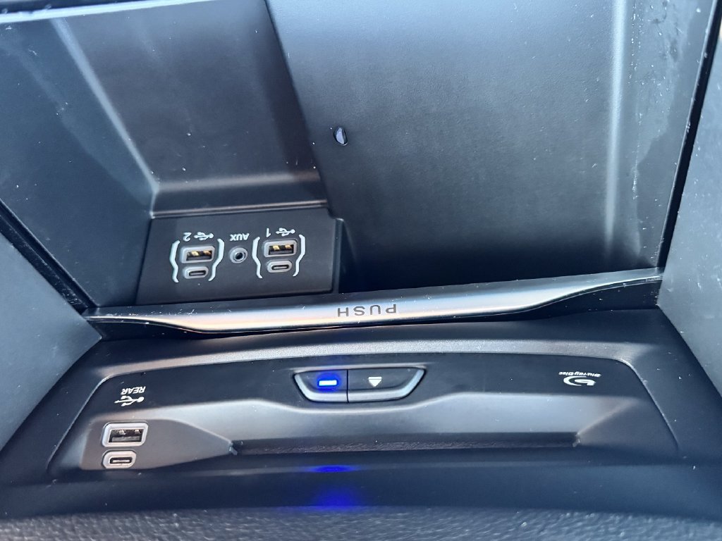 Used 2024 Chrysler Pacifica Pinnacle FWD image 26
