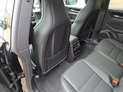 Used 2025 Porsche Macan 4S Electric AWD/4WD image 20
