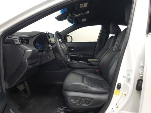 Certified 2021 Toyota Venza XLE w/ Softex Package AWD/4WD image 4
