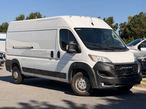 Used 2025 RAM ProMaster 2500 w/ Convenience Group FWD image 2
