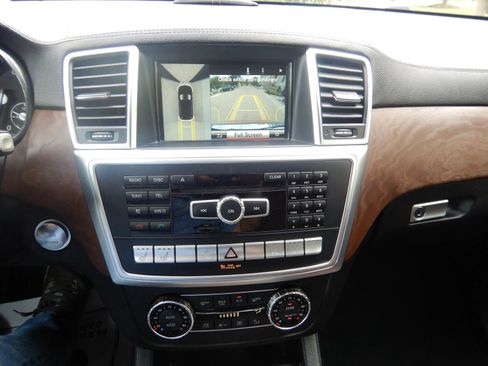 Used 2015 Mercedes-Benz GL 550 4MATIC image 14