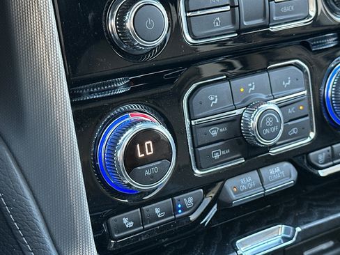 Used 2021 GMC Yukon Denali image 30