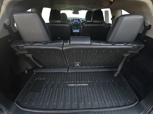 Used 2023 Toyota Highlander XLE AWD/4WD image 13