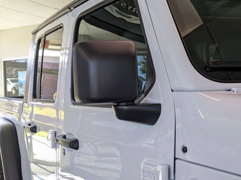 New 2026 Jeep Gladiator Mojave w/ Technology Group AWD/4WD image 13