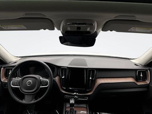 Used 2021 Volvo XC60 T5 Momentum image 14