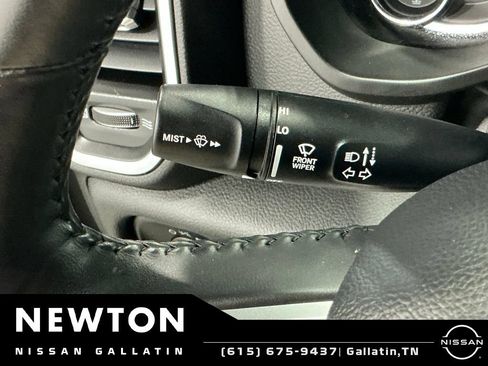 Used 2023 RAM 1500 Big Horn AWD/4WD image 38