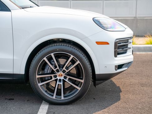 Certified 2026 Porsche Cayenne AWD/4WD image 9