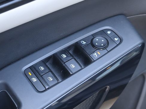 Used 2023 Nissan Pathfinder SV FWD image 22