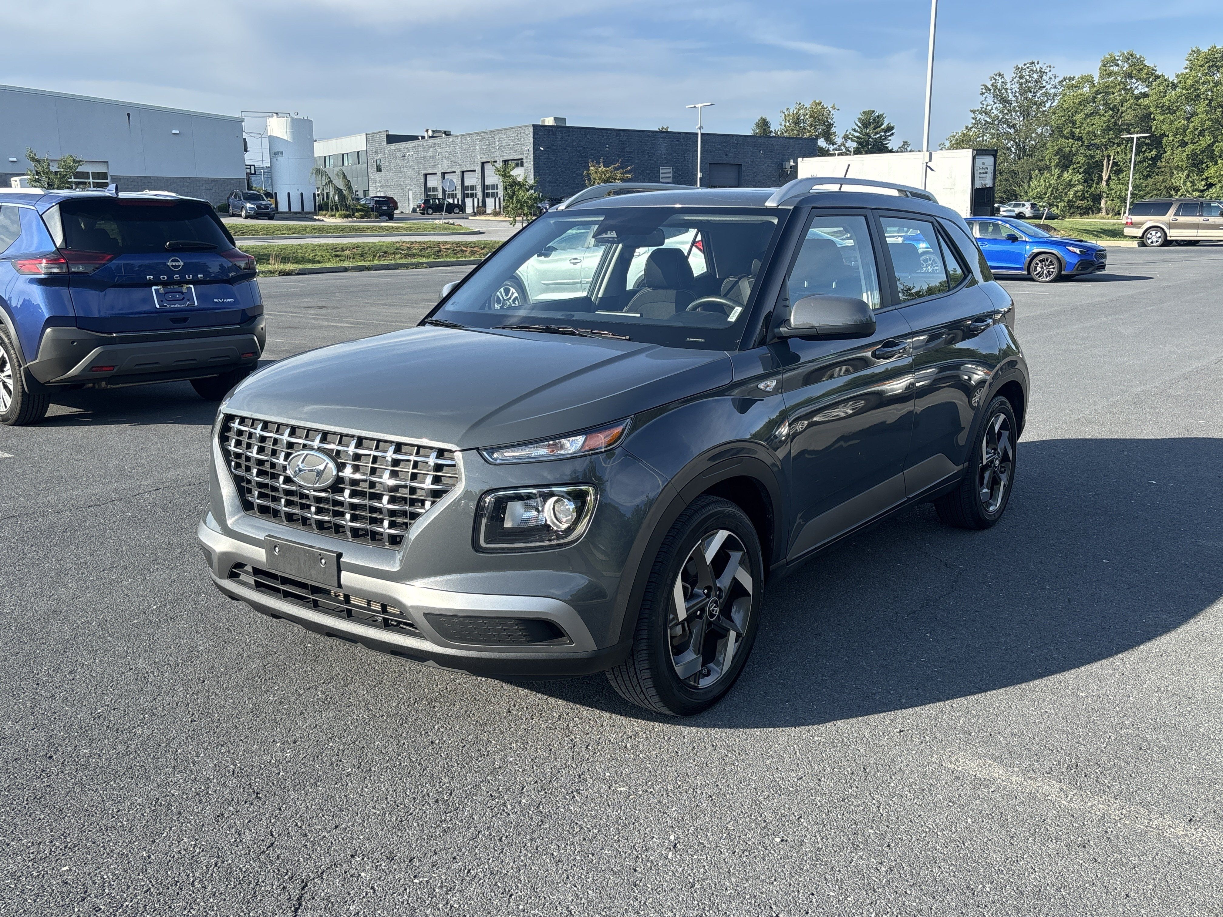 Used 2025 Hyundai Venue SEL FWD image 18