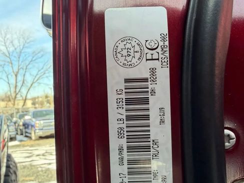 Used 2017 RAM 1500 Laramie image 32