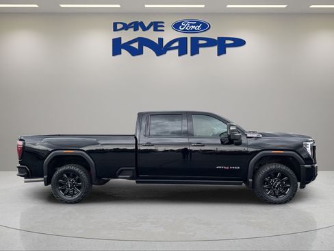 Used 2025 GMC Sierra 2500 AT4 w/ AT4 Premium Plus Package AWD/4WD image 8