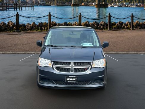 Used 2013 Dodge Grand Caravan SE FWD image 2