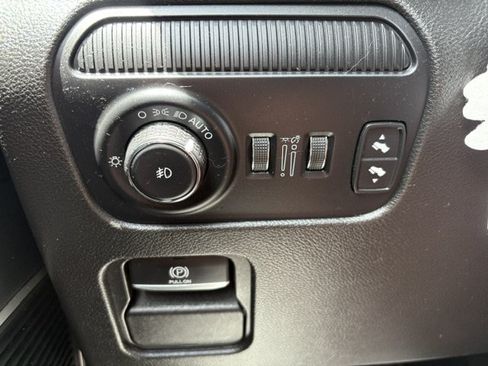 Used 2022 Jeep Wagoneer Series II AWD/4WD image 23