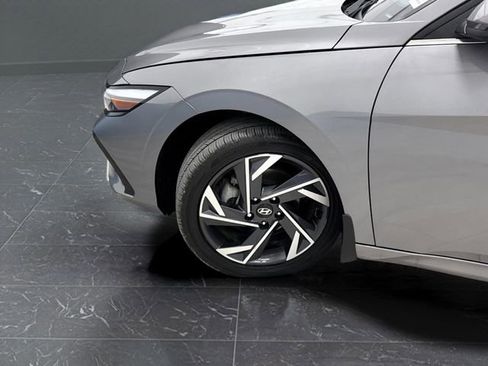 Used 2024 Hyundai Elantra Limited image 34