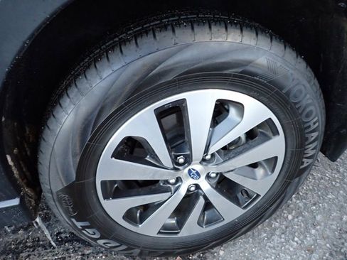 Certified 2025 Subaru Outback Premium w/ Popular Package #1A image 7