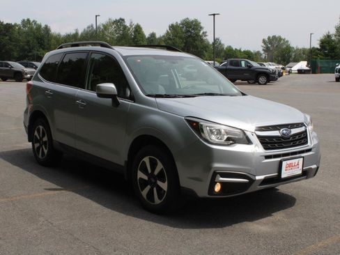 Used 2017 Subaru Forester 2.5i Limited AWD/4WD image 3