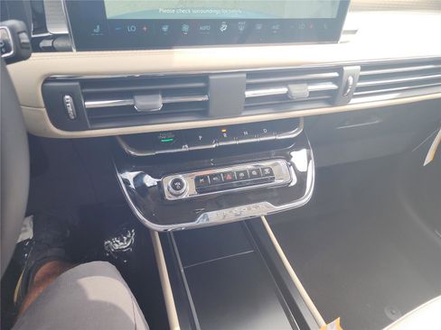 New 2026 Lincoln Corsair Premiere image 38