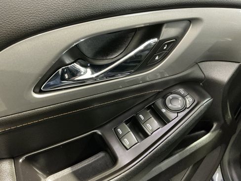 Used 2020 Chevrolet Traverse RS AWD/4WD image 16