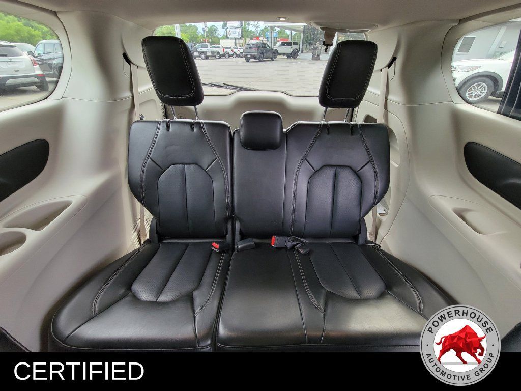 Used 2023 Chrysler Pacifica Touring-L FWD image 18